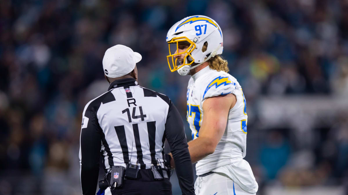 Joey Bosa habría sido multado luego de críticas públicas por oficiar en Chargers vs. Jaguars