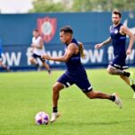 Barrios, que será clave en el inicio de la temporada, lleva la pelota atada. (Foto: Prensa San Lorenzo)