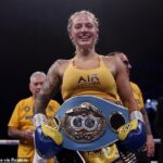 La campeona mundial de boxeo Ebanie Bridges (en la foto) ha revelado que el hijo de Shannon O'Connell le dirigió un insulto repugnante después de su victoria en el enfrentamiento australiano del domingo en el Reino Unido.