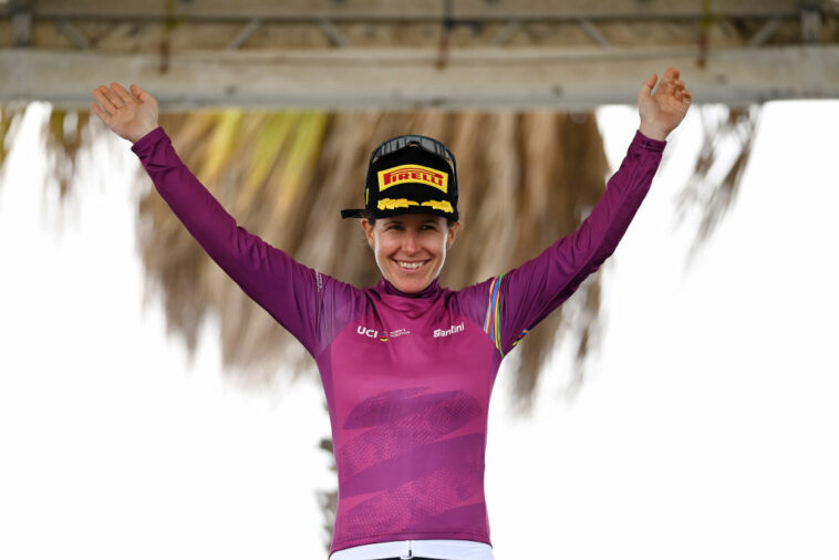 La consistencia del podio coloca a Spratt en el liderato del Women's WorldTour, pero la búsqueda de la victoria continúa