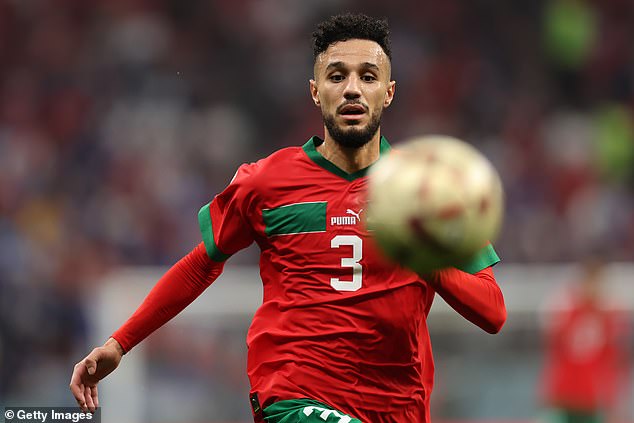La estrella del Bayern de Múnich y Marruecos, Noussair Mazraoui, se tomará un tiempo alejado del fútbol después de que le diagnosticaran una inflamación del corazón.