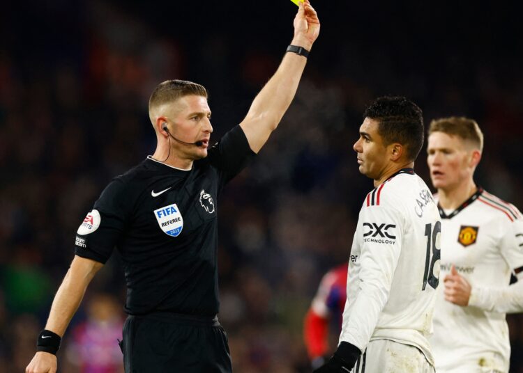 La estrella del Man Utd, Casemiro, se enfrentará a MISS Arsenal después de recibir una tarjeta amarilla por un duro desafío en el Crystal Palace