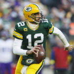 El mariscal de campo de los Empacadores de Green Bay, Aaron Rodgers (12).  Crédito obligatorio: Jeff Hanisch-USA TODAY Sports