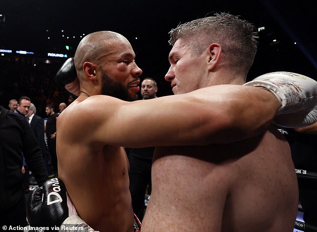 Chris Eubank Jr (izquierda) fue destruido por Liam Smith (derecha) en Manchester el sábado