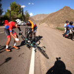 Líder de Vuelta a San Juan descalificado por ayuda mecánica tras accidente