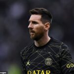 Según los informes, Lionel Messi está sopesando sus opciones con su contrato que expira en el verano.