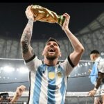 La foto de Lionel Messi de él levantando el trofeo de la Copa del Mundo se convirtió en la imagen de Instagram con más me gusta de todos los tiempos el mes pasado, superando la imagen de un huevo.