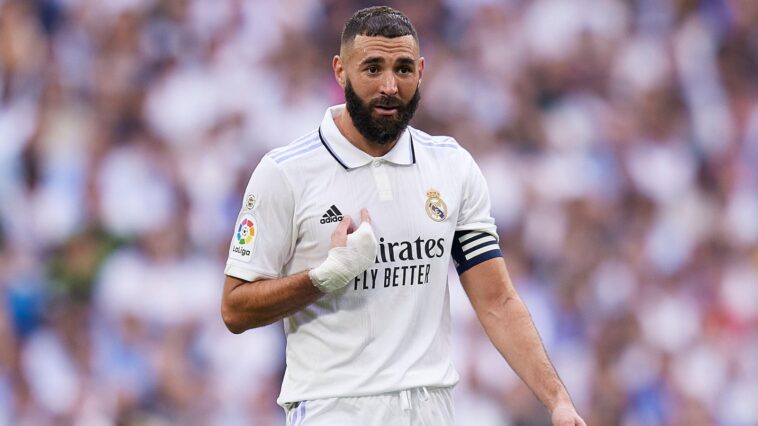 Karim Benzema durante el partido de la Liga entre el Real Madrid y el Barcelona en el Santiago Bernabeu, Madrid, octubre de 2022.