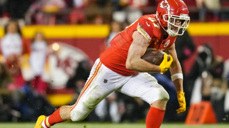 El ala cerrada de los Kansas City Chiefs, Travis Kelce.  (Jay Biggerstaff-USA TODAY Deportes)