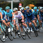 Mark Cavendish visto con Astana Qazaqstan en el aeropuerto de Alicante