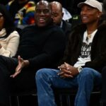 Earvin 'Magic' Johnson y Pharrell Williams en el partido de la NBA en París