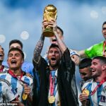 Lionel Messi llevó a su selección argentina al trofeo mundialista al vencer a Francia en la final