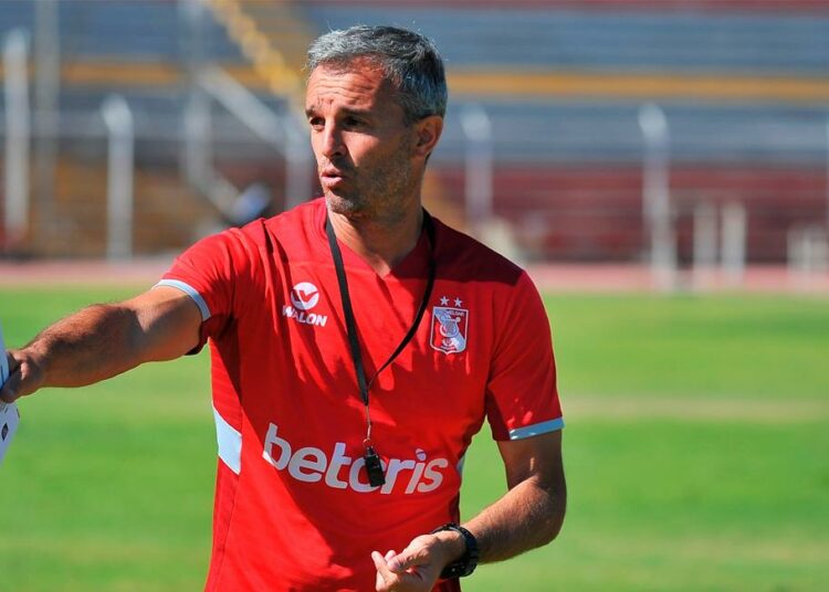 Pablo Lavallén es optimista con lo que puede hacer su equipo en la Liga 1 y Copa Libertadores