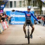 Puck Pieterse gana en solitario el título de ciclocross femenino élite holandés