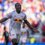 HARRISON, NJ - 09 DE OCTUBRE: Elias Manoel Alves de Paula #11 de New York Red Bulls celebra su segundo gol en la segunda mitad del partido Decision Day Major League Soccer contra Charlotte FC en Red Bull Arena el 9 de octubre de 2022 en Harrison , New Jersey.  (Foto de Ira L. Black - Corbis/Getty Images)