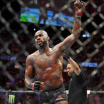 6 de julio de 2019;  Las Vegas, NV, EE. UU.;  Jon Jones (guantes rojos) reacciona después del tercer round de su pelea contra Thiago Santos (no aparece en la foto) en T-Mobile Arena.  Crédito obligatorio: Stephen R. Sylvanie-USA TODAY Sports