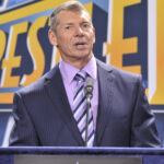 Vince McMahon asiste a una conferencia de prensa en 2013