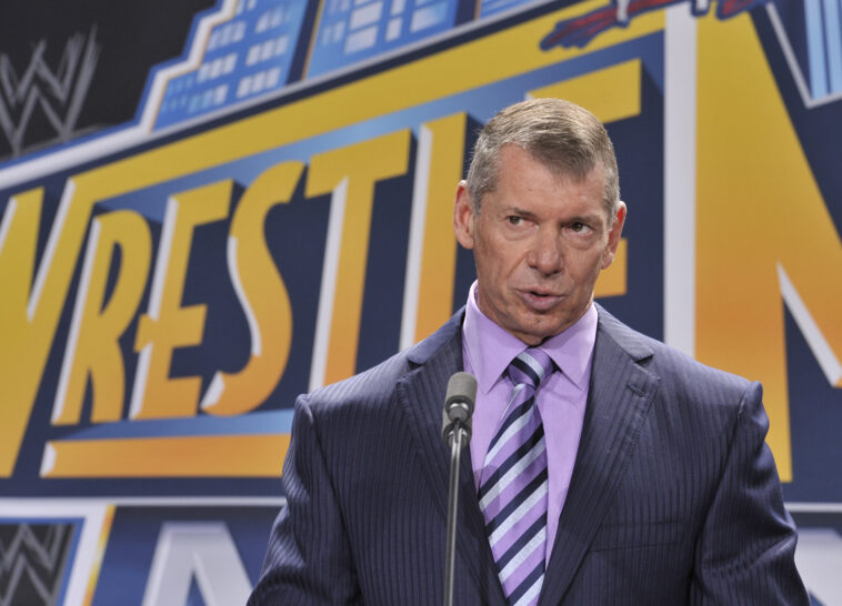 Vince McMahon podría regresar a WWE para vender la empresa tras retirarse en medio de una investigación por acoso sexual