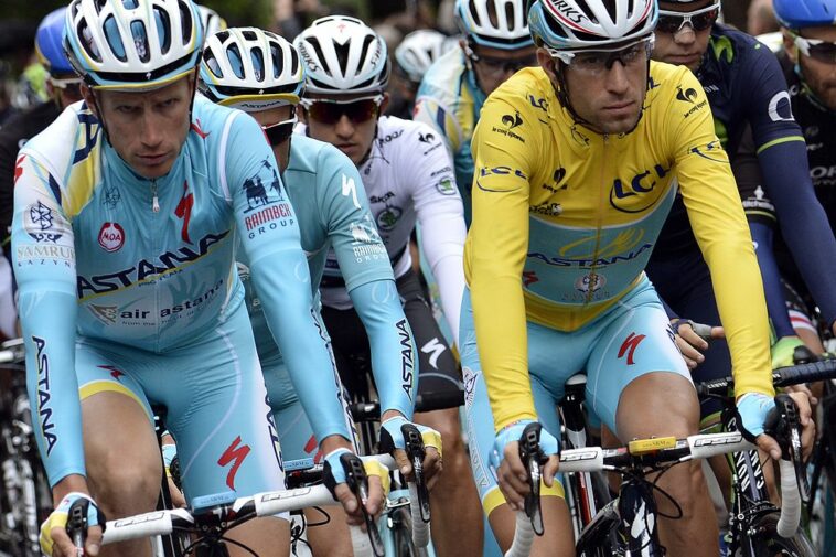 Vincenzo Nibali rinde homenaje a la fallecida Lieuwe Westra