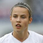 Anouk Denton: West Ham firma al exdefensor cedido de Louisville Cardinals