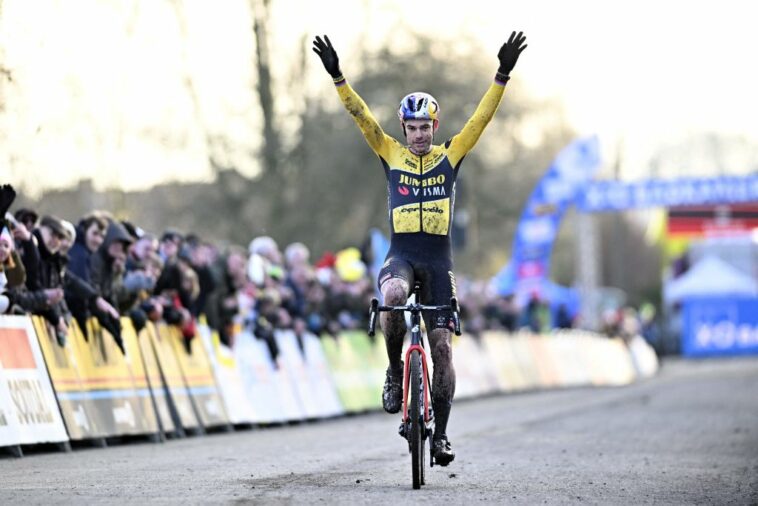 Wout van Aert domina el X2O Badkamers Trofee Flandriencross