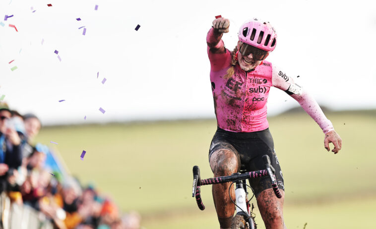 Zoe Backstedt gana el título británico de ciclocross élite