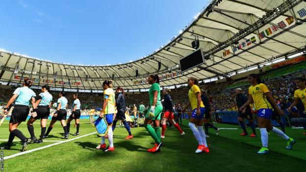 Brasil juega contra Suecia en la semifinal de los Juegos Olímpicos de Río en Maracaná