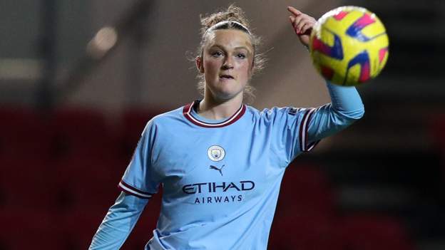 Ruby Mace: el mediocampista del Manchester City se une al Leicester, luchador de la WSL, cedido