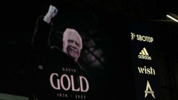 Homenajes a David Gold en Elland Road