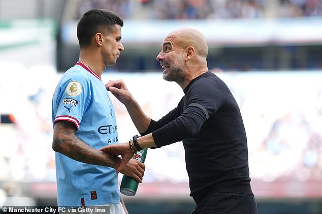 Pep Guardiola y Joao Cancelo se han visto envueltos en una redada en el campo de entrenamiento que ha llevado a la conmoción del defensa al Bayern de Múnich