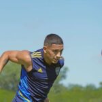 Boca subió la foto de Equi Fernández en Ezeiza y le dio la bienvenida al club (Prensa Boca).