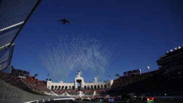 LA Coliseum - Serie de la Copa NASCAR - Choque Busch