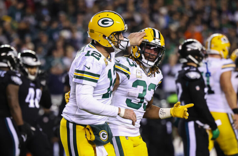 Aaron Rodgers, Aaron Jones, Empacadores de Green Bay.  (Foto de Scott Taetsch/Getty Images)