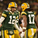 22 de enero de 2022;  Green Bay, Wisconsin, Estados Unidos;  El mariscal de campo de los Green Bay Packers, Aaron Rodgers (12) y el receptor abierto Davante Adams (17) en acción contra los San Francisco 49ers durante un partido de fútbol de playoffs de la NFC Divisional en Lambeau Field.  Crédito obligatorio: Jeffrey Becker-USA TODAY Sports