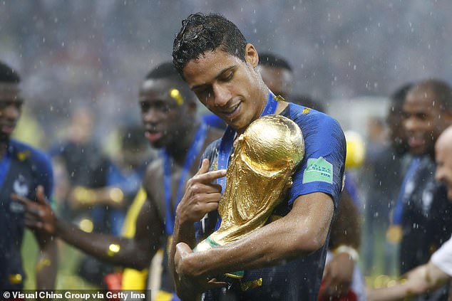 Raphael Varane fue titular en el triunfo 4-2 de Francia sobre Croacia en la final del Mundial 2018