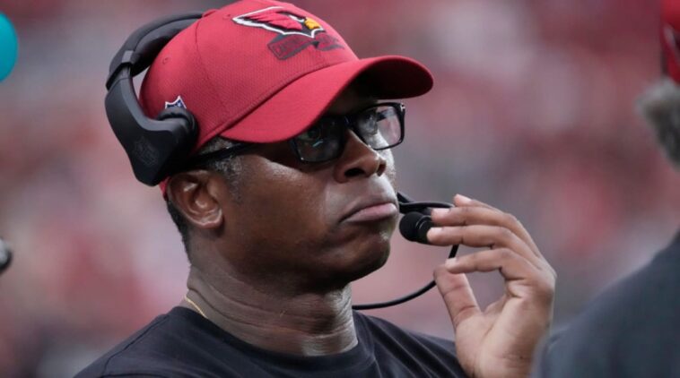 Cardenales planean separarse de DC Vance Joseph, según informe