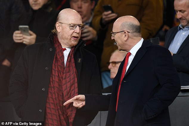 Los propietarios estadounidenses del Manchester United, los Glazers (en la foto), actualmente buscan vender el club.