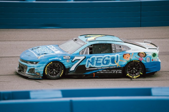 Corey LaJoie Spire Motorsports Auto Club Speedway Serie de la Copa NASCAR 2023