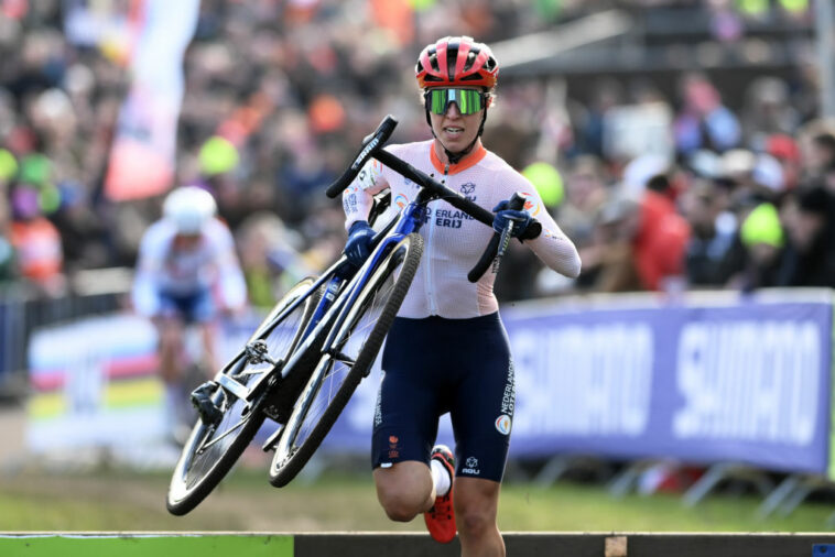 Dominant Van Anrooij gana el título femenino Sub-23 en el Campeonato Mundial de Ciclocross