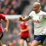 Maya Le Tissier y Bethany England en acción en el Tottenham Hotspur Stadium