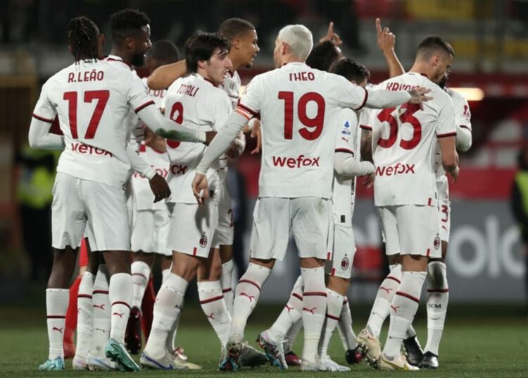El Milan se afilia al 'unocerismo' para ganar
