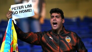 'Lim go home' es lo que reza en todas las pancartas y pancartas que se colocan en cada partido del Valencia en casa