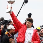 Fan detalla a Patrick Mahomes llevándose su falso trofeo Lombardi