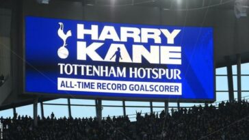 Un mensaje en el marcador del Tottenham Hotspur Stadium felicitando a Harry Kane por convertirse en el máximo goleador de todos los tiempos del club.