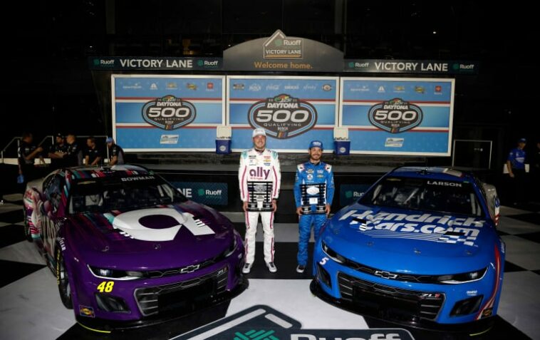 Alex Bowman, Kyle Larson - Primera fila de las 500 Millas de Daytona de 2023 - NASCAR