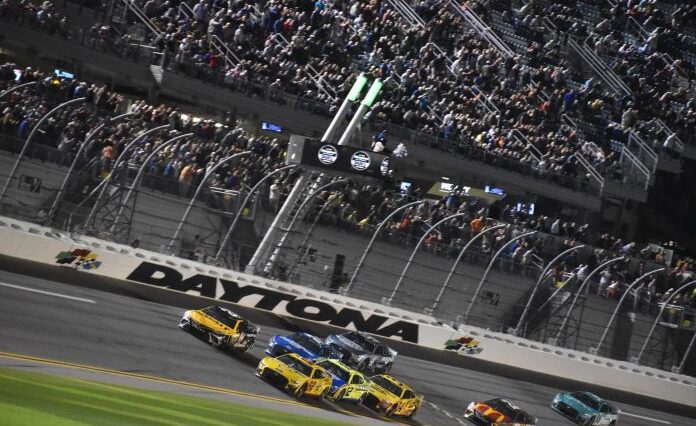 Joey Logano frena a Christopher Bell para la victoria en el duelo n.° 1, Zane Smith se encierra en las 500 Millas de Daytona