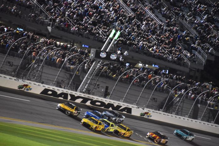 Joey Logano frena a Christopher Bell para la victoria en el duelo n.° 1, Zane Smith se encierra en las 500 Millas de Daytona