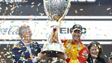 Steve Phelps y Joey Logano - Phoenix Raceway - Campeón de la NASCAR Cup Series