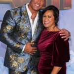 Dwayne Johnson y su madre Ata en 2019