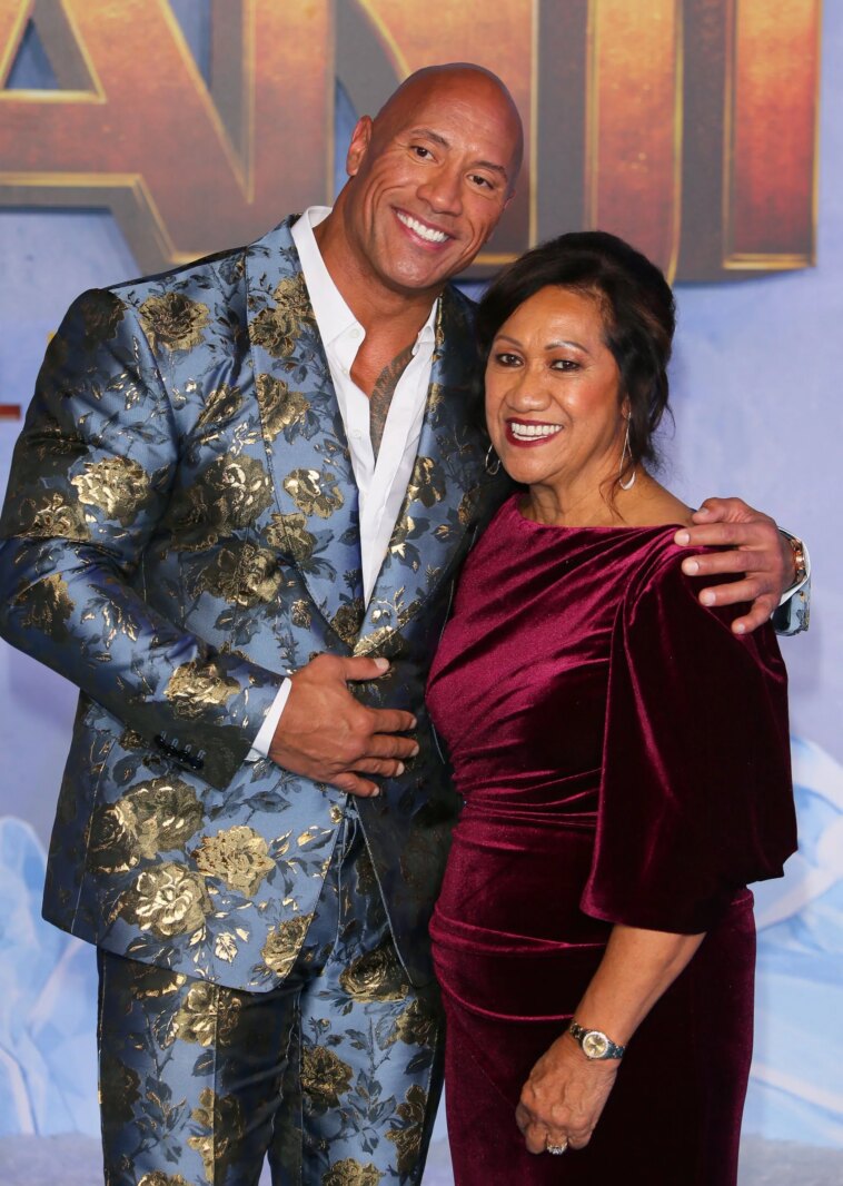 Dwayne Johnson y su madre Ata en 2019